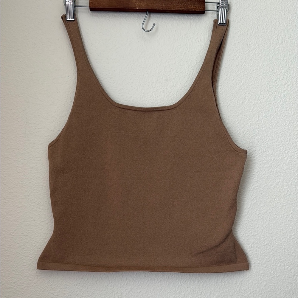 Aritzia Babaton Sculpt Knit Tank Cropped